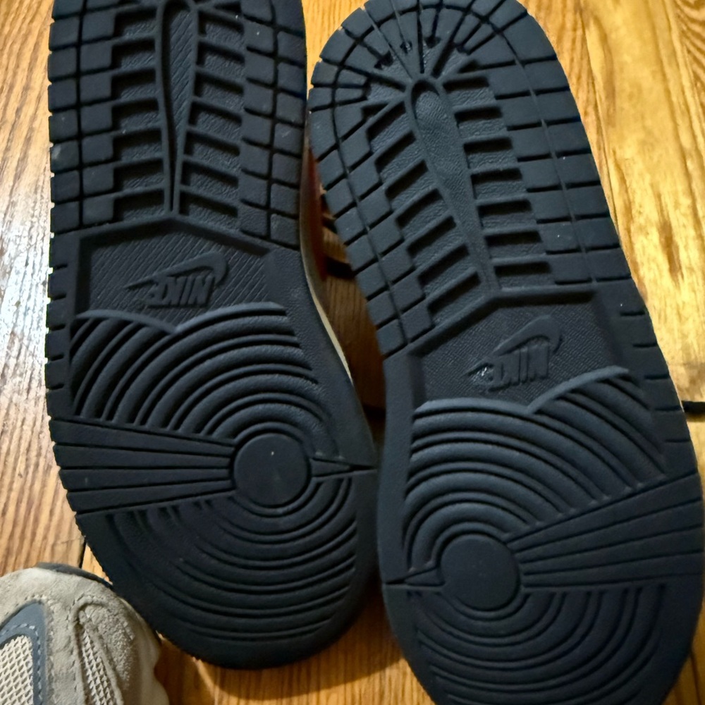 Nike Black Sneakers with Durable Rubber Soles